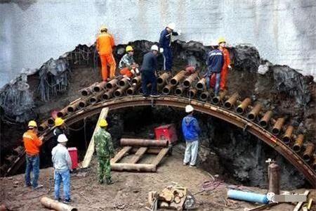 汾西隧道钢花管支护案例